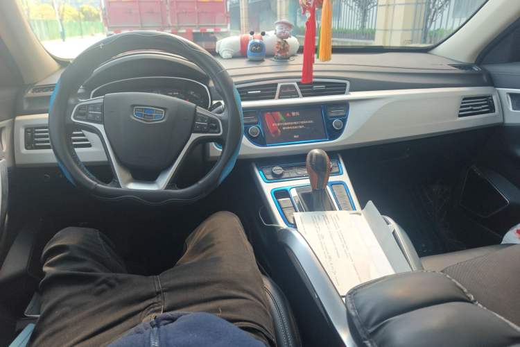 Used Geely Auto Emgrand X7 Sport 2018 1.8TD Automatic Two-Wheel Drive Smart Connect 4G Internet Edition Center Console