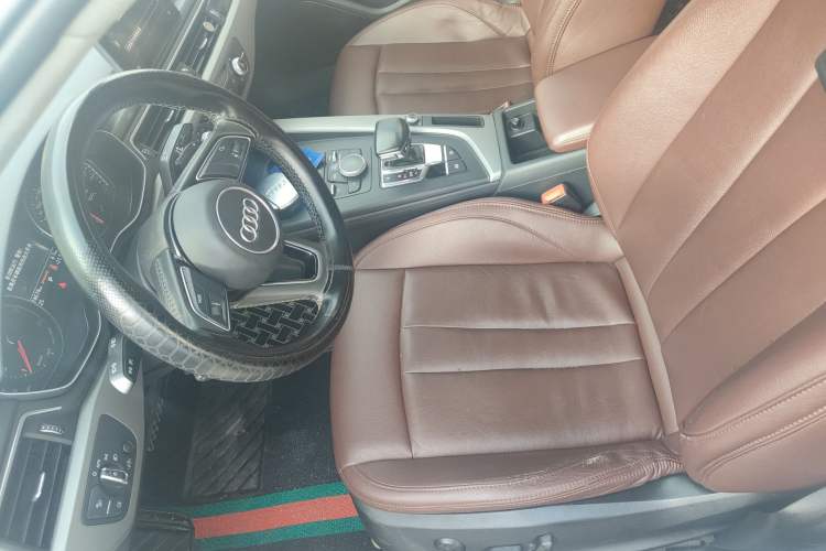 Used Audi A4L 2019 40 TFSI Ambition China VI Left Front Seat