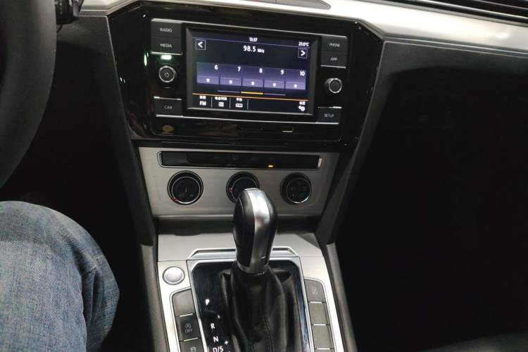 Used Volkswagen Magotan 2017 280TSI DSG Comfort Model Audio And AC Panel