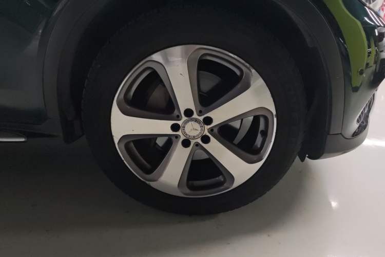 Used Mercedes-Benz GLC 2016 GLC 300 4MATIC Dynamic Model Right Front Wheel Hub