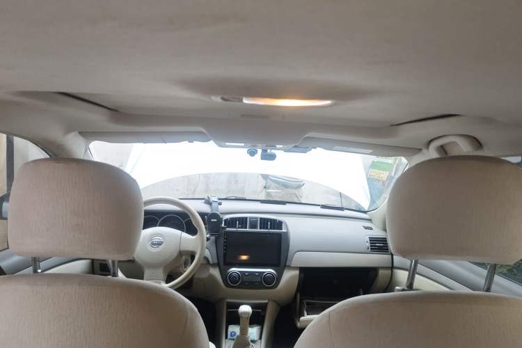 Used Nissan Sylphy 2016 Classic 1.6XE Manual Leading Edition Headliner