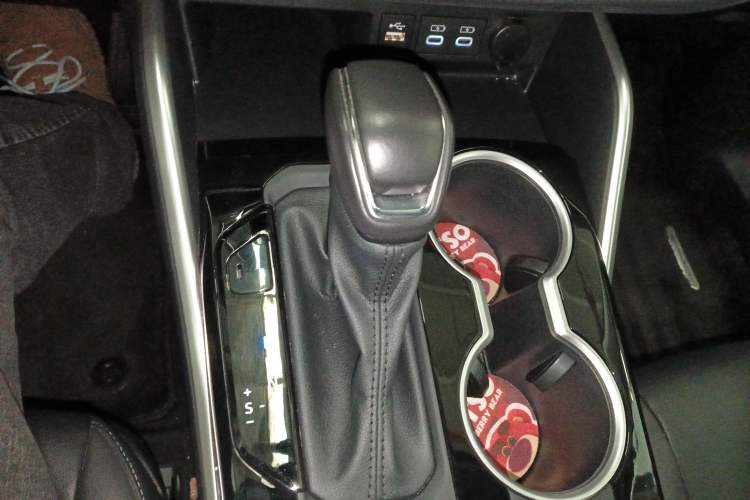 Used Toyota Highlander 2023 2.5L Smart Electric Hybrid Dual-Drive Prestige Version 7 Seats Gear Lever