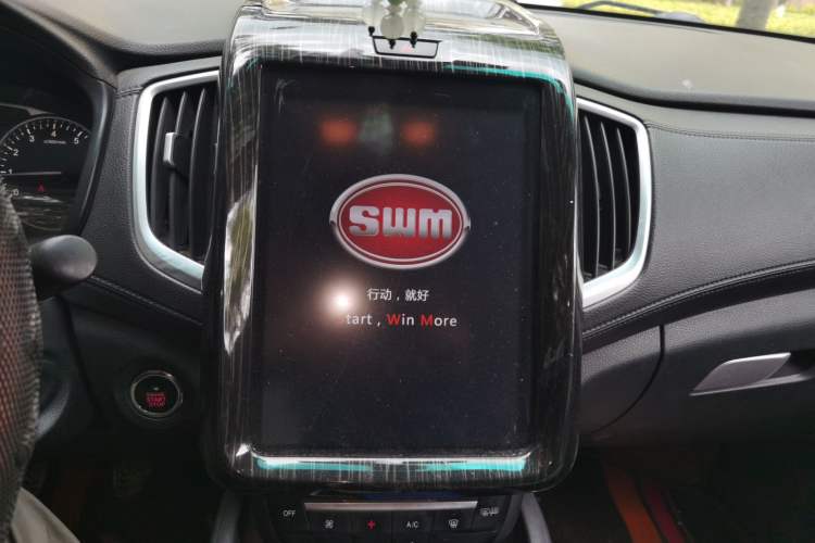 Used SWM X7 2016 1.8L Manual Luxury Edition 7 Seats Audio And AC Panel