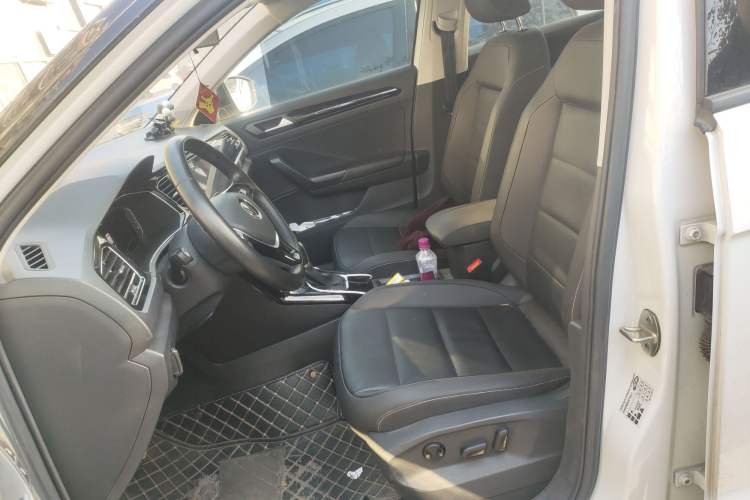 Used Volkswagen T-ROC 2022 280TSI DSG Two-Wheel Drive Comfort PLUS
