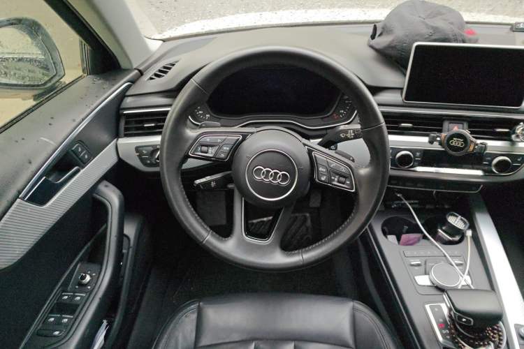 Used Audi A4L 2018 30th Anniversary Edition 40 TFSI Fashion Model Steering Wheel