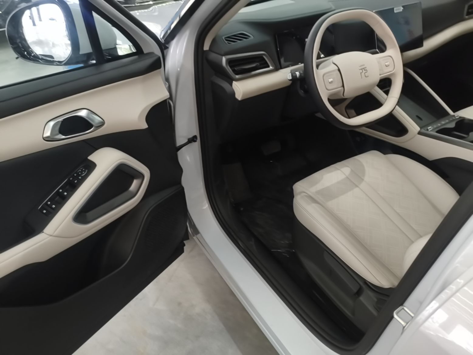 BYD Yuan UP 2027 Model Flying Edition 401KM Navigation Version — снимка 18