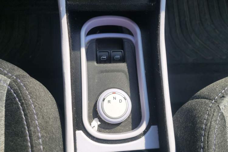 Used Chery QQ Ice Cream 2022 170km Sundae Phosphate Lithium-Ion
