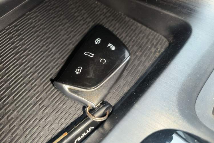 Used Dongfeng Aeolus Huge 2025 Mach Power 1.5T Luxury Version Vehicle Key