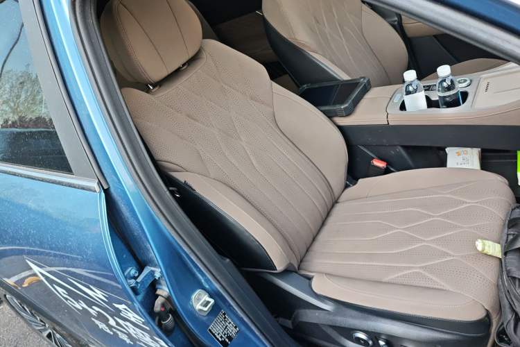 Used Chery Tiggo 8 PLUS C-DM 2025 1.5T 116 km Prestige Version 5 Seats Right Front Seat