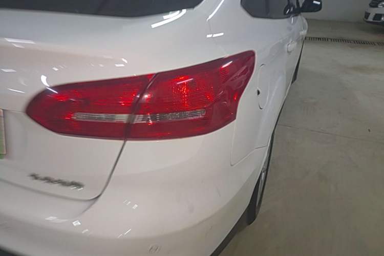 Ojetý Ford Focus 2017 Sedan 1.6L Automatic Fashion Edition Smart Drive Version