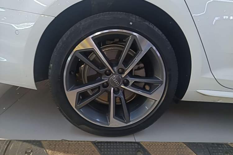 Used Audi A4L 2019 40 TFSI Fashion Edition China VI Emission Standard
