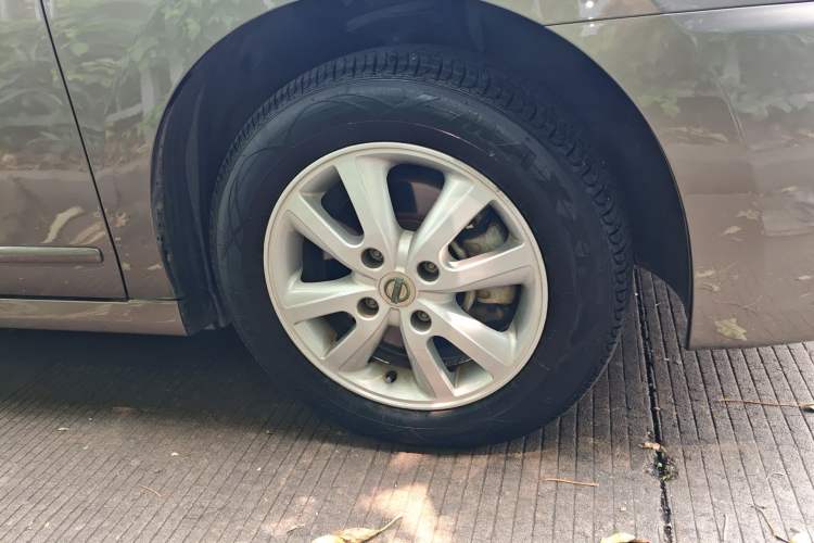 Used Nissan Sylphy 2012 Classic 1.6XE Automatic Comfort Edition Right Front Wheel Hub