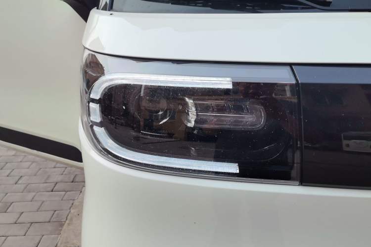 Used SAIC MAXUS Dana V1 2024 V1 Short Wheelbase Low-Roof Multi-Function Version (51 kWh)
