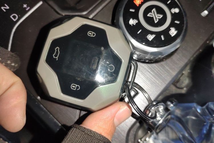 Used JETOUR Traveler 2023 2.0T All-Wheel-Drive CrossPRO Vehicle Key