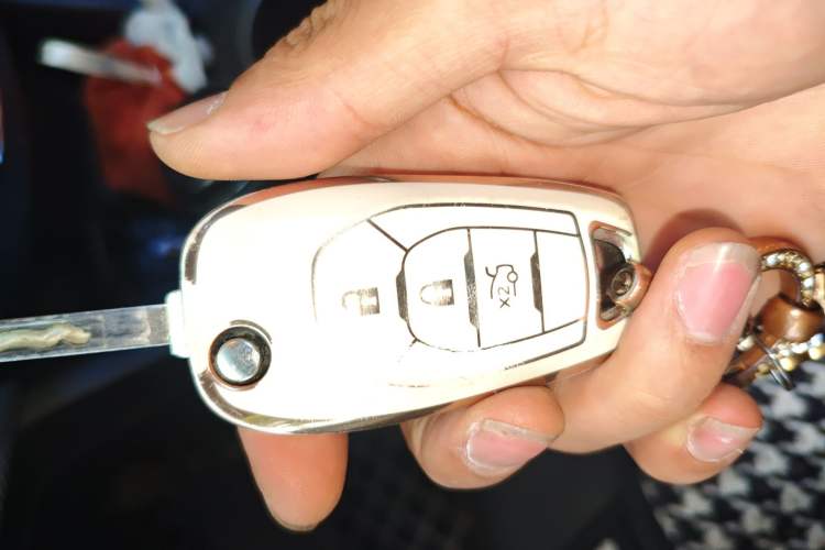 Used Chevrolet Cruze 2017 1.5L Automatic Pioneer Sunroof Edition Vehicle Key