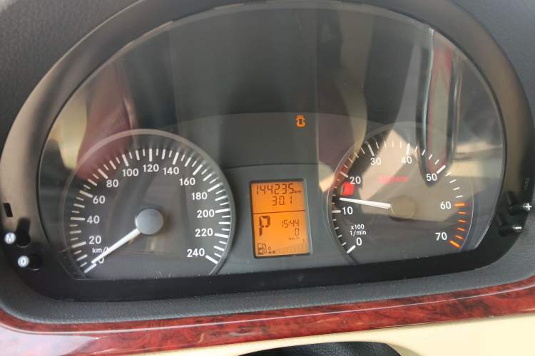 Used Mercedes-Benz Vito 2013 3.0L Elite Edition Instrument Cluster