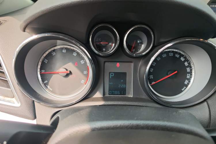 Used Buick Encore 2013 1.4T Automatic Two-Wheel Drive Elite Model Instrument Cluster