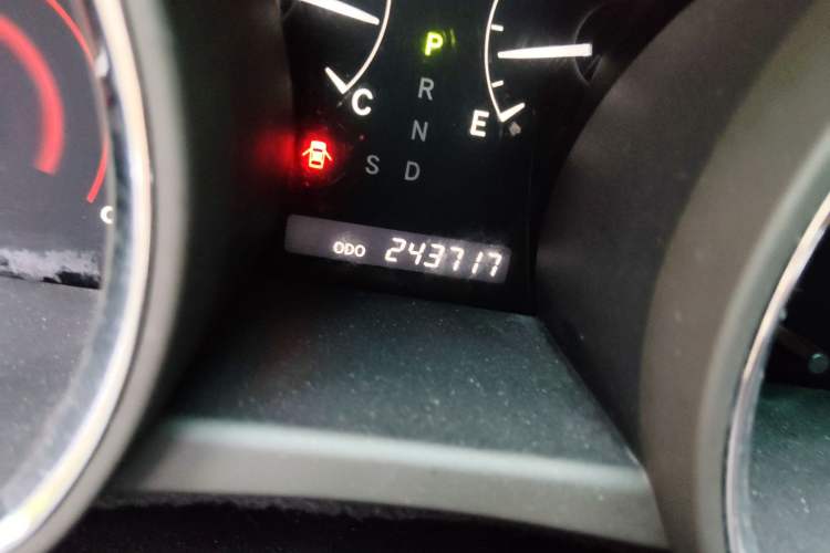 Used Toyota Highlander 2012 2.7L Two-Wheel Drive 7-Seater Luxury Edition Odometer Close Up