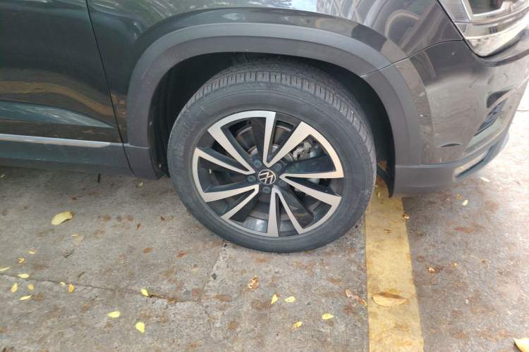 Used Volkswagen Tharu 2021 330TSI All-Wheel Drive Luxury PLUS Version Right Front Wheel Hub