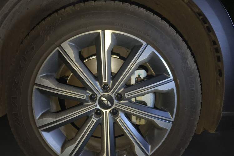 Used Chery Fengyun T9 2024 120 Long-Range Comfort Version 7 Seats Lithium Iron Phosphate Right Front Wheel Hub