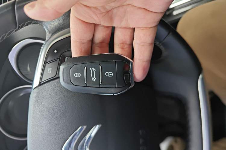 Used Citroen C4L 2014 1.6THP Intelligent Drive Automatic Dynamic Model Interior 1