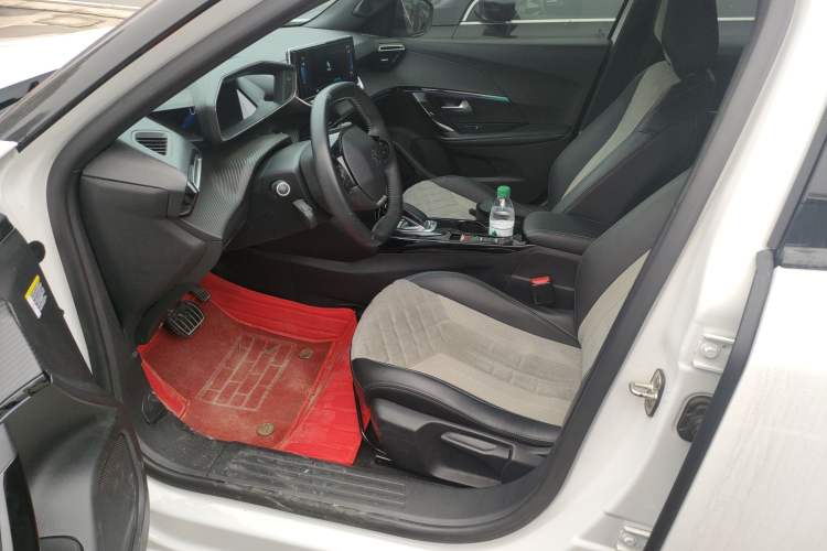 Used Peugeot e2008 2020 3D ZhenShang Edition