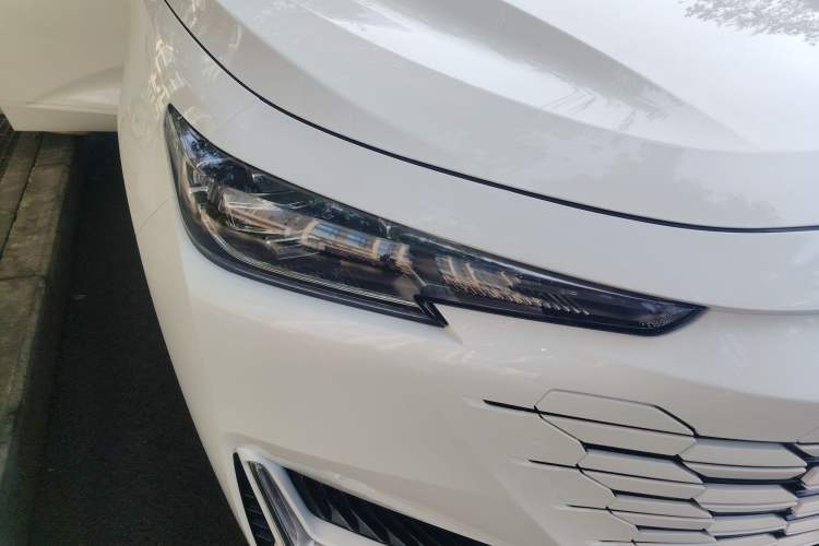 Used Changan UNI-K 2024 2.0T Two-Wheel Drive YueShang Trim