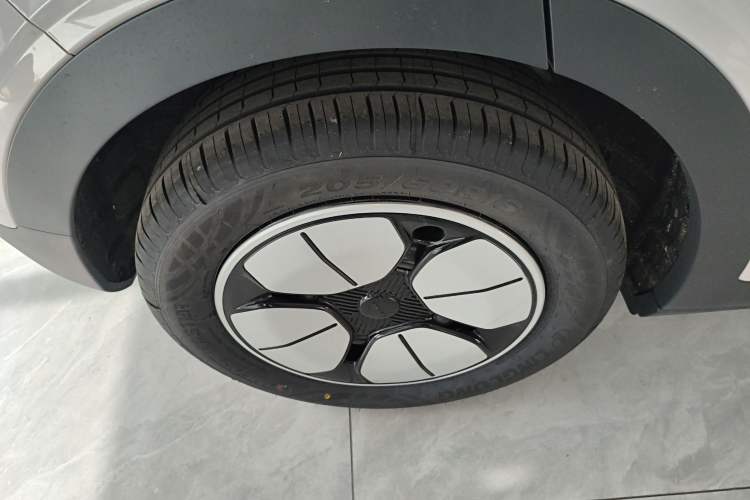 Used Geely Galaxy Geome 2026 Model 310km Youth Edition Right Rear Wheel Hub