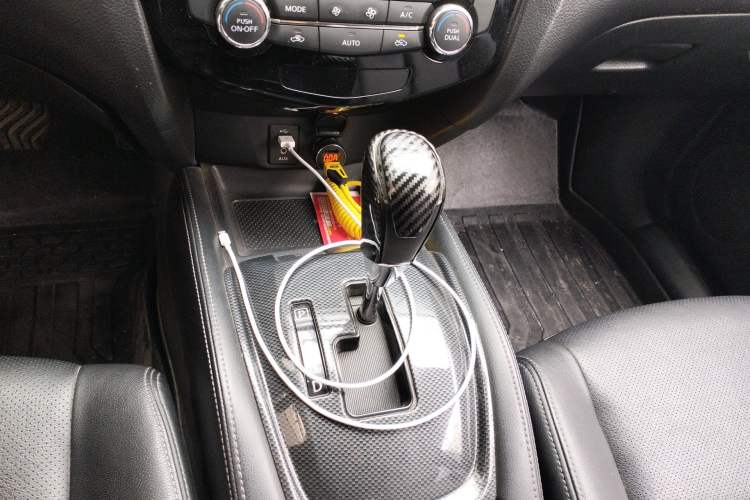 Used Nissan X-Trail 2014 2.0L CVT Comfort Edition 2WD Gear Lever