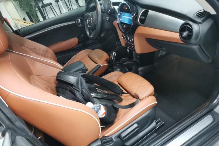 Used MINI MINI 2022 1.5T COOPER Artist
