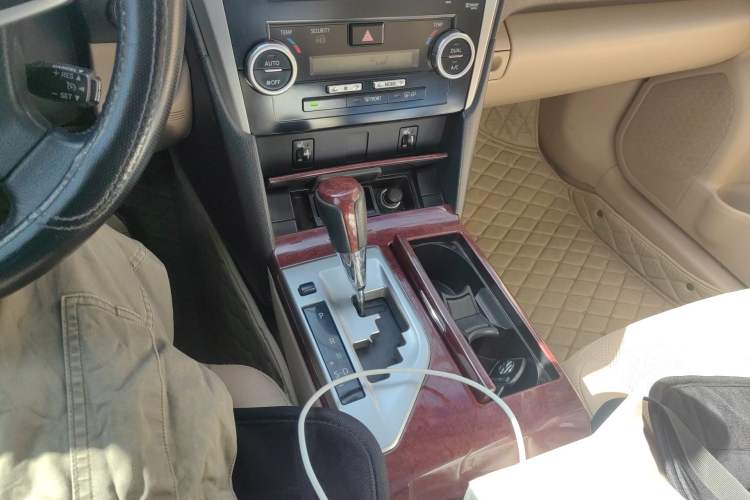 Used Toyota Camry 2012 2.5G Luxury Navigation Edition Gear Lever