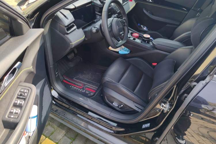 Used Lynk & Co 03 2023 2.0TD DCT JingPro Interior 3