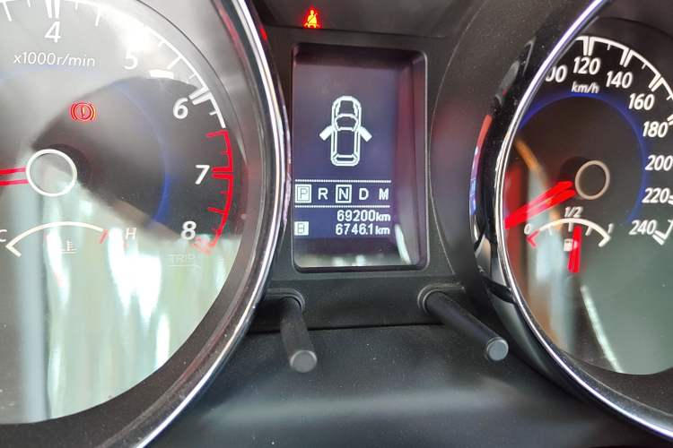 Used Venucia T70 2016 2.0L CVT Smart Choice Edition Odometer Close Up