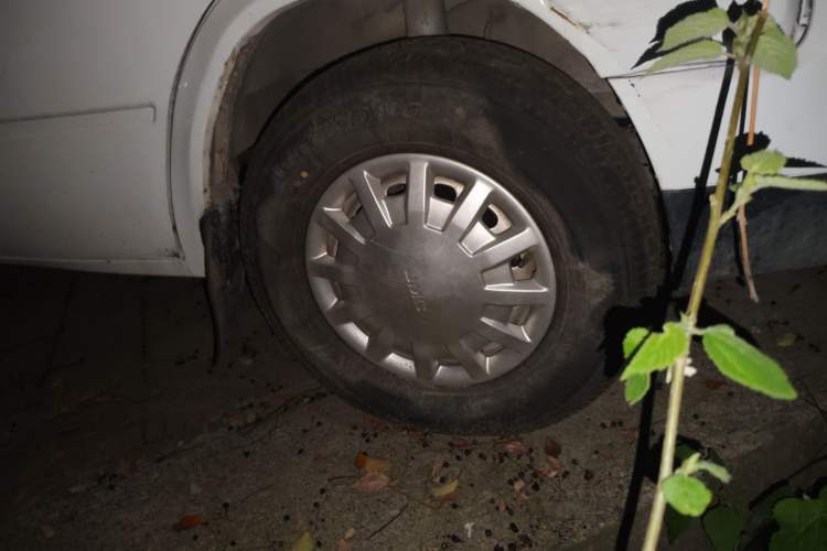 Used JMC Transit 2017 2.8T Commercial Version Long Wheelbase Mid-Roof 6/7/8-Seater JX493 Right Front Wheel Hub