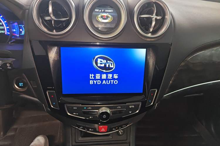 Used BYD S7 2017 2.0T Automatic Luxury Model Audio And AC Panel