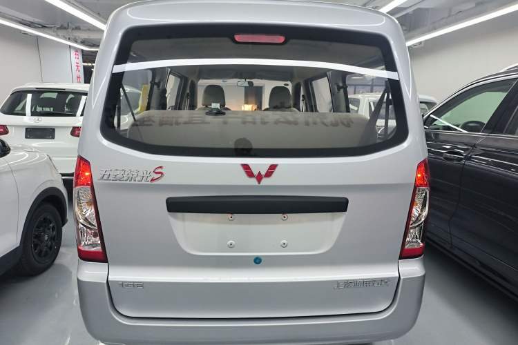 Used Wuling Rongguang S 2023 1.5L Base Version 5/7 Seats Rear