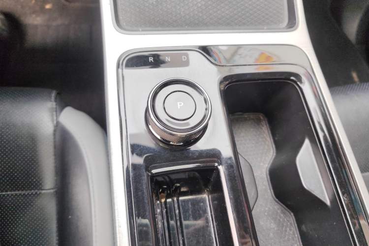 Used Hycan Z03 2022 510 km Range Trendy Cool Version 135 kW 63.98 kWh Gear Lever