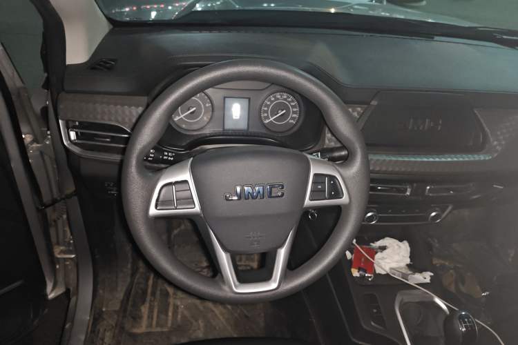 Used JMC Baodian 2023 2.5T Diesel 4x4 Comfort Edition Flat-Base Cargo Bed Long Wheelbase Model JX4D25A6L
