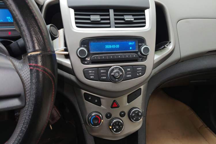 Used Chevrolet Aveo Sonic 2014 Sedan 1.4SL MT Comfort Edition
