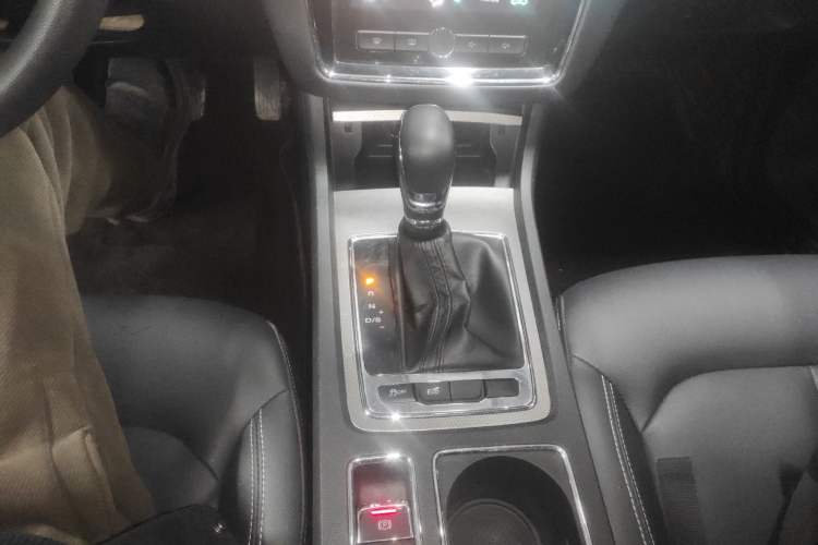 Used Roewe i6 2020 PLUS 1.6L CVT 4G Connected Glory Flagship Edition