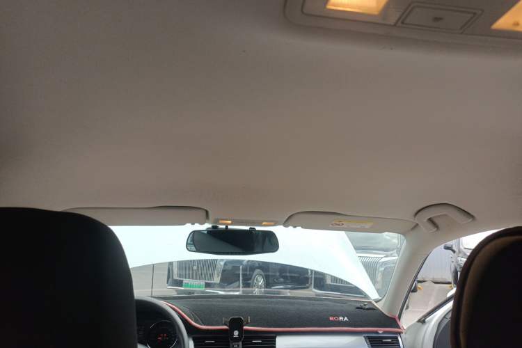 Used Volkswagen Bora 2016 1.6L Automatic Fashion Model Headliner