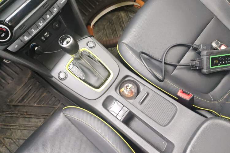 Used Hyundai ENCINO 2018 1.6T Dual-Clutch ZhiPao Edition China V Standard Gear Lever