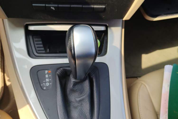 Used BMW 3 Series 2010 320i Luxury Model Gear Lever