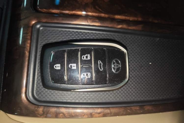 Used Toyota Alphard 2021 Dual-Engine 2.5L Luxury Edition
