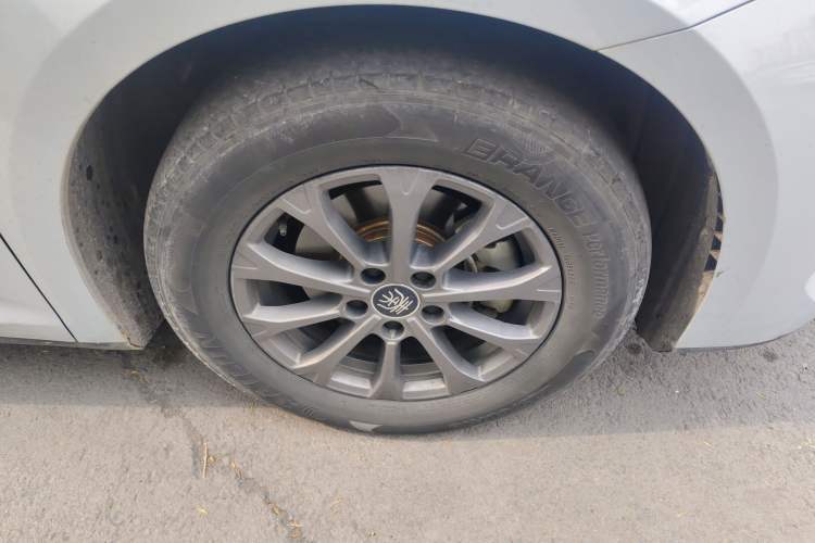 Used BYD Qin L 2024 DM-i 80KM Leading Model Right Front Wheel Hub
