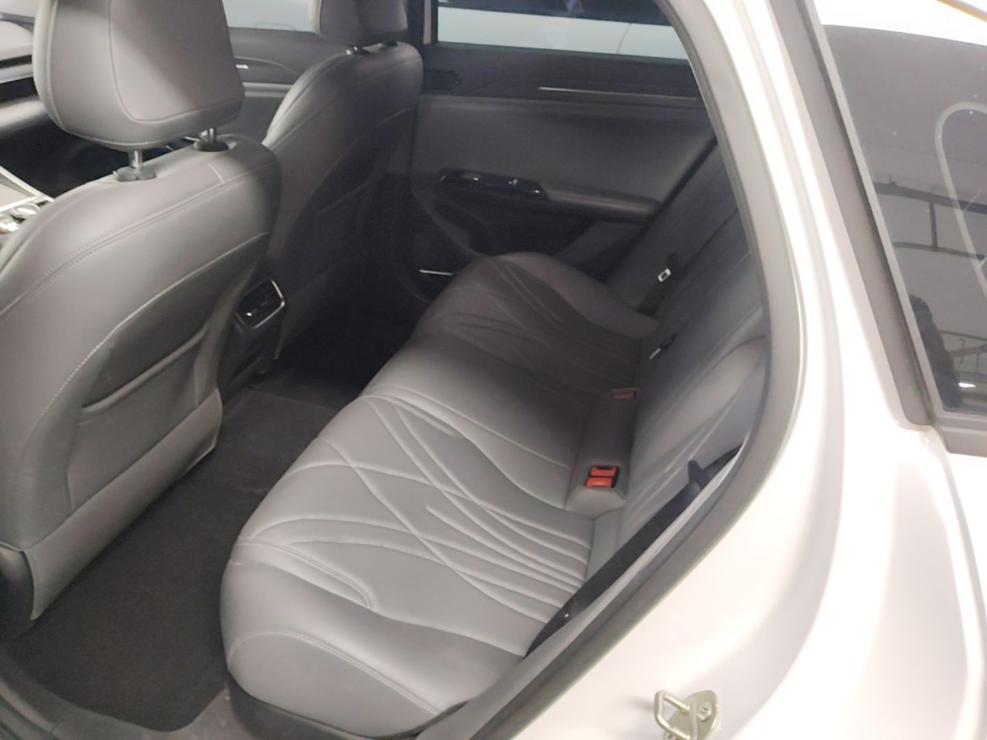 Geely Galaxy L6 2025 EM-i 140km Explorer+ Edition — снимка 20