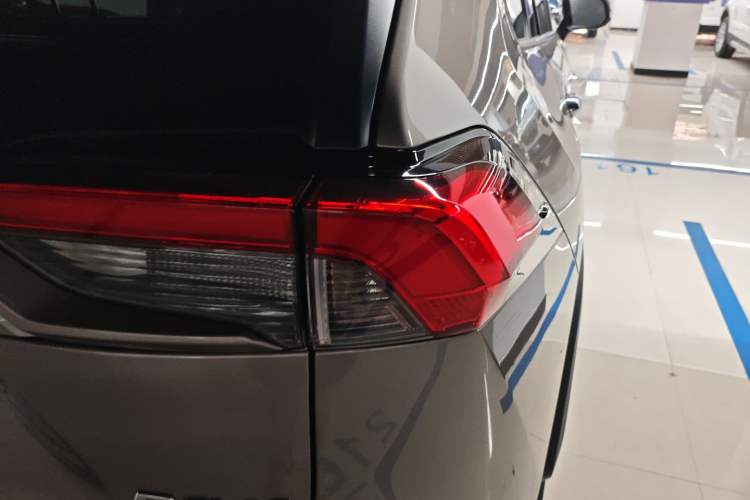 Used Toyota RAV4 2022 2.0L CVT Two-Wheel Drive Fashion Plus Edition
