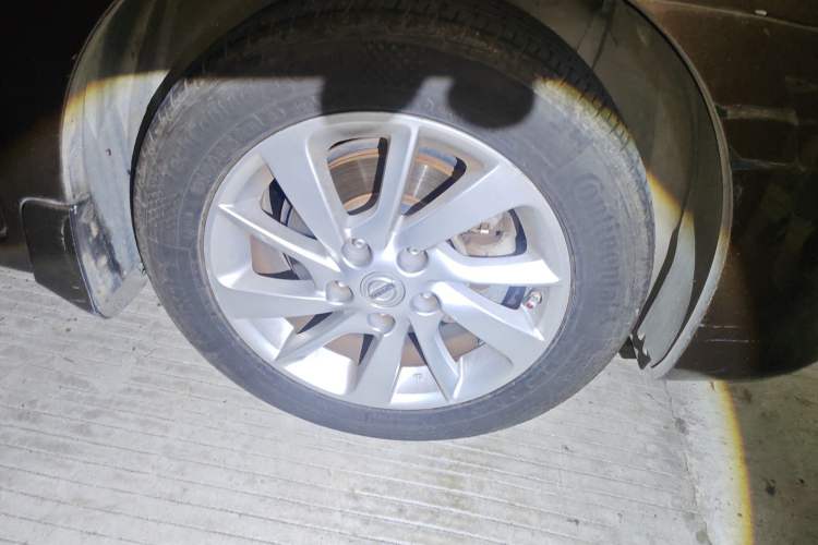 Used Nissan Sylphy 2014 1.6XV CVT Deluxe Edition Right Front Wheel Hub