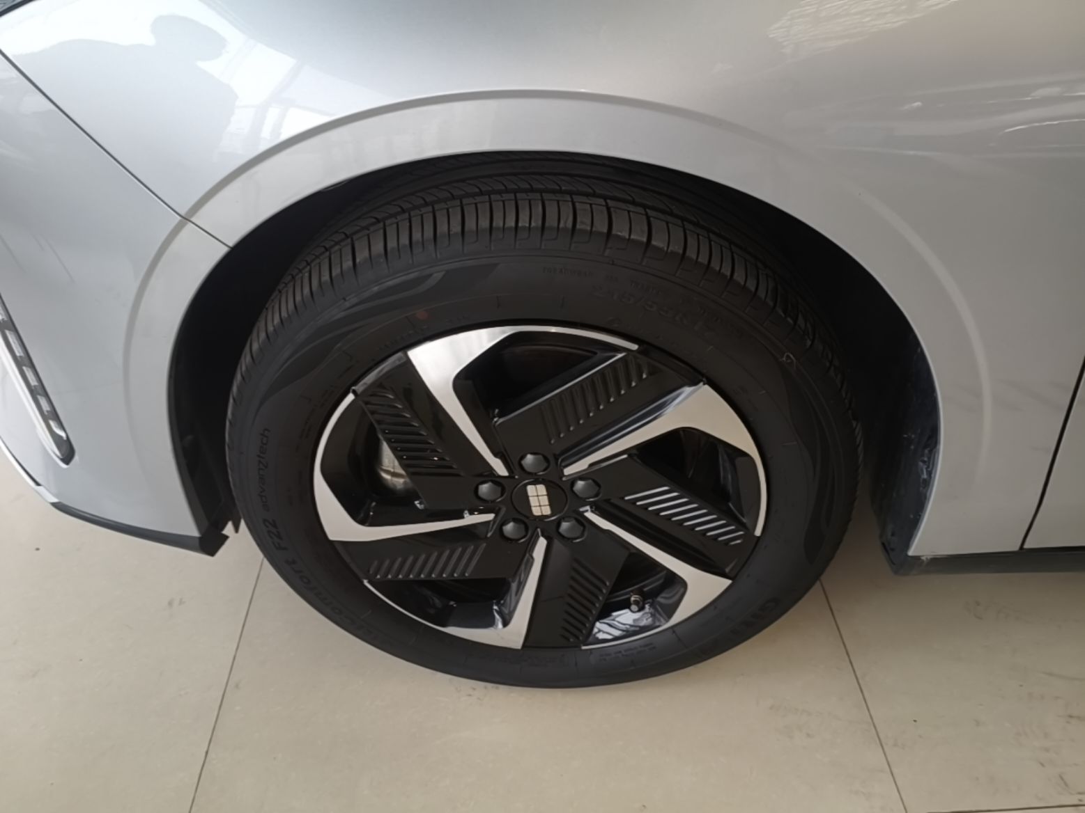 Geely Galaxy L6 2025 EM-i 140km Starship Edition — снимка 10