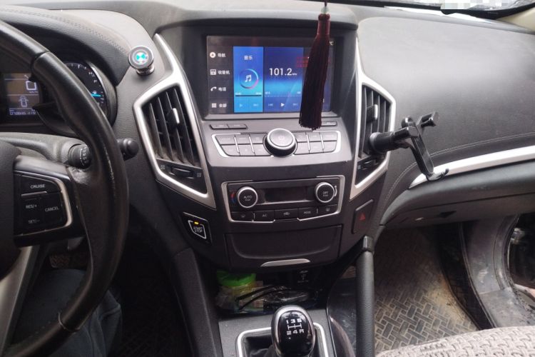 Used Dongfeng Aeolus AX7 2015 2.0L Manual Zhiyi Trim
